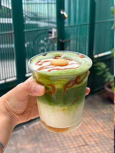 Matcha Caramel với sốt caramel tại Juicy Signature